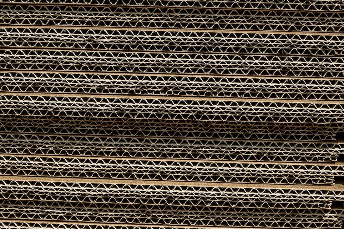 Reels of brown kraftliner for corrugated board