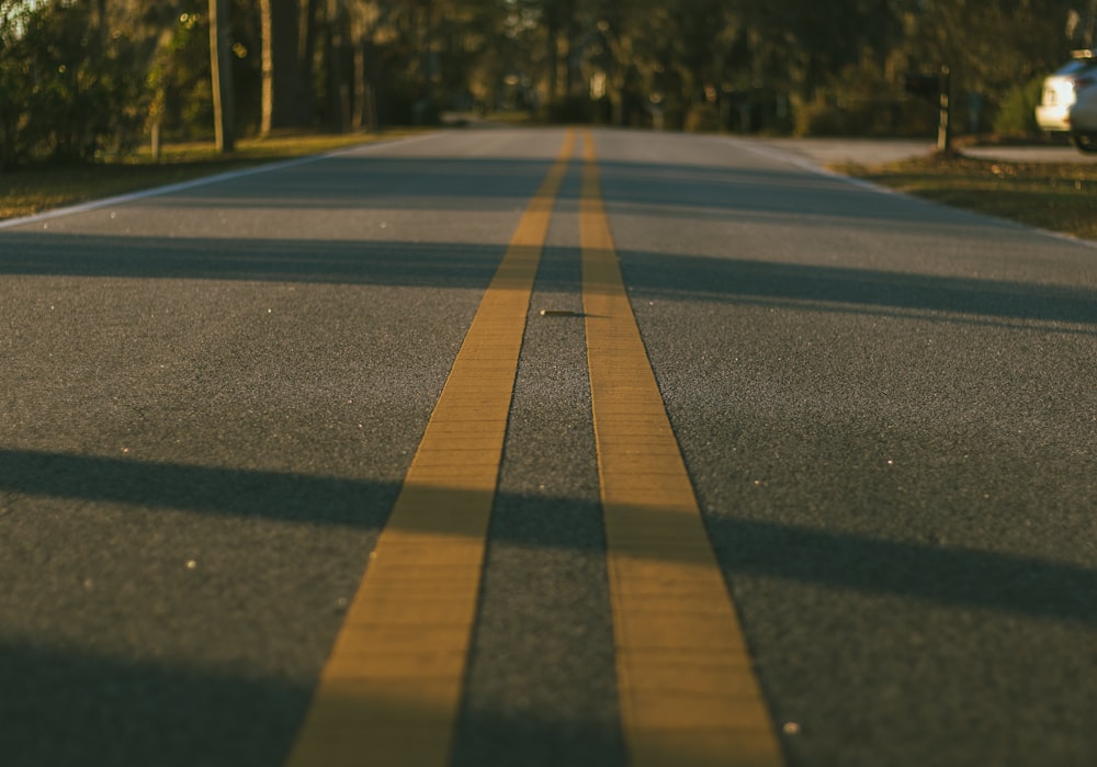 a street with a yellow line on the side of it