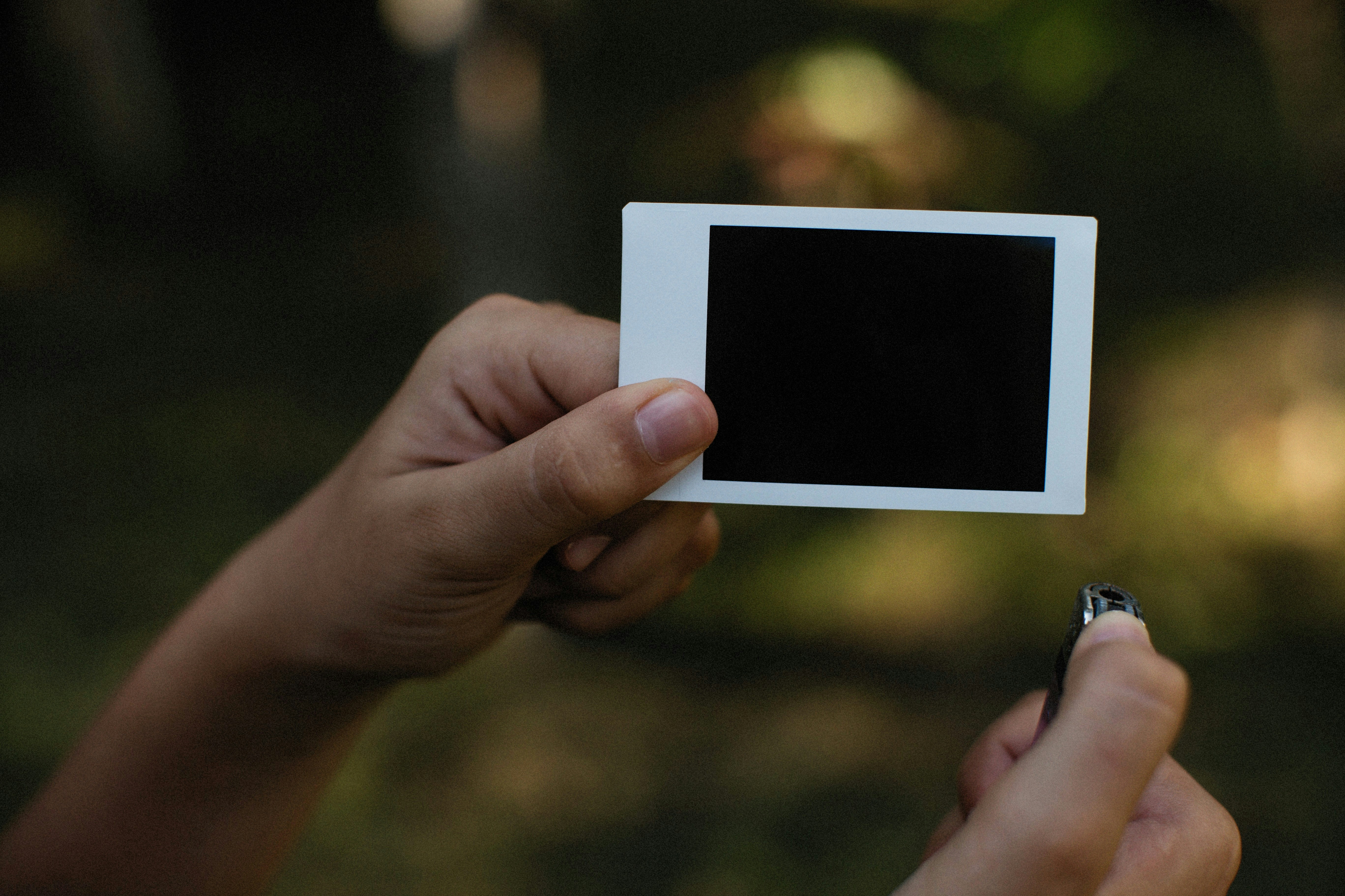 photo-1640223320978-f1c6a889e732?ixid=M3wxMjA3fDB8MXxzZWFyY2h8OHx8c3dpdGNoYWJsZSUyMHNtYXJ0JTIwZ2xhc3MlMjBmaWxtfGVufDB8fHx8MTc2MzY4NDk4M3ww\u0026ixlib=rb-4.1.0