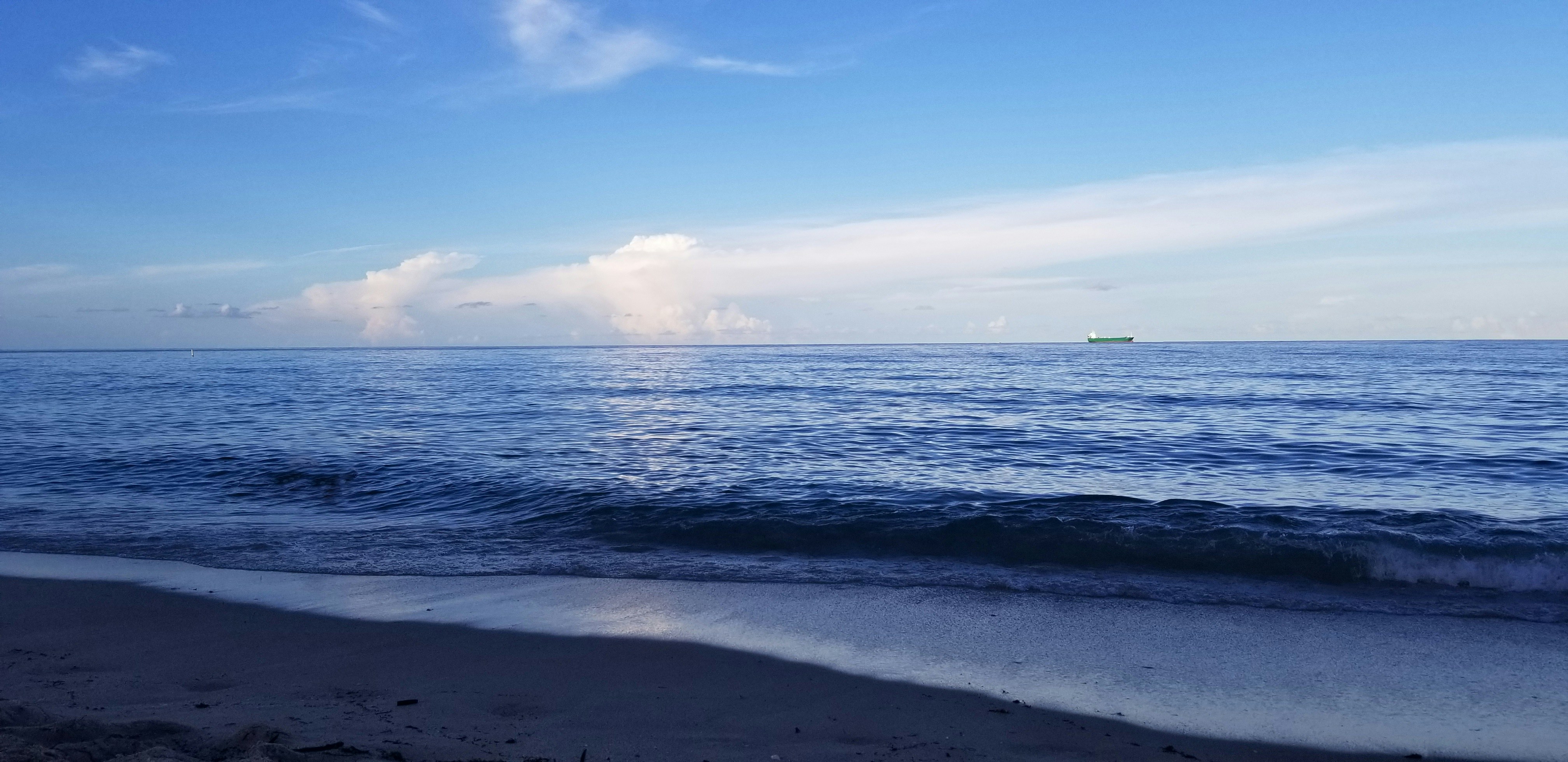 50,000+ ブルービーチの写真 |Unsplashで無料画像をダウンロード