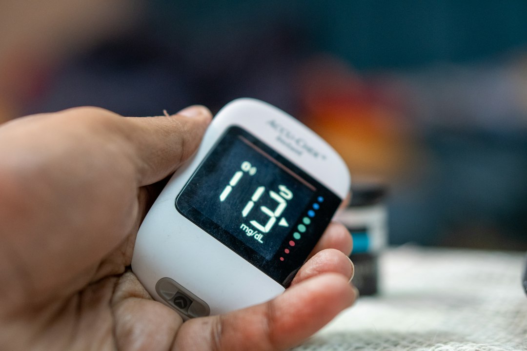 blood pressure - Presión arterial después de los 50: ¿estás ignorando estas 3 señales silenciosas? Valores normales y cómo medirla en casa