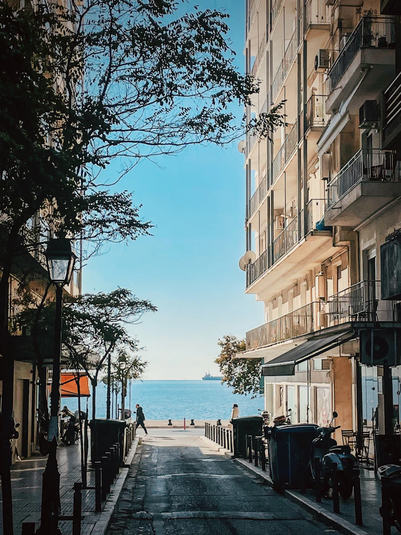 Περίπατος στην παραλία της Θεσσαλονίκης