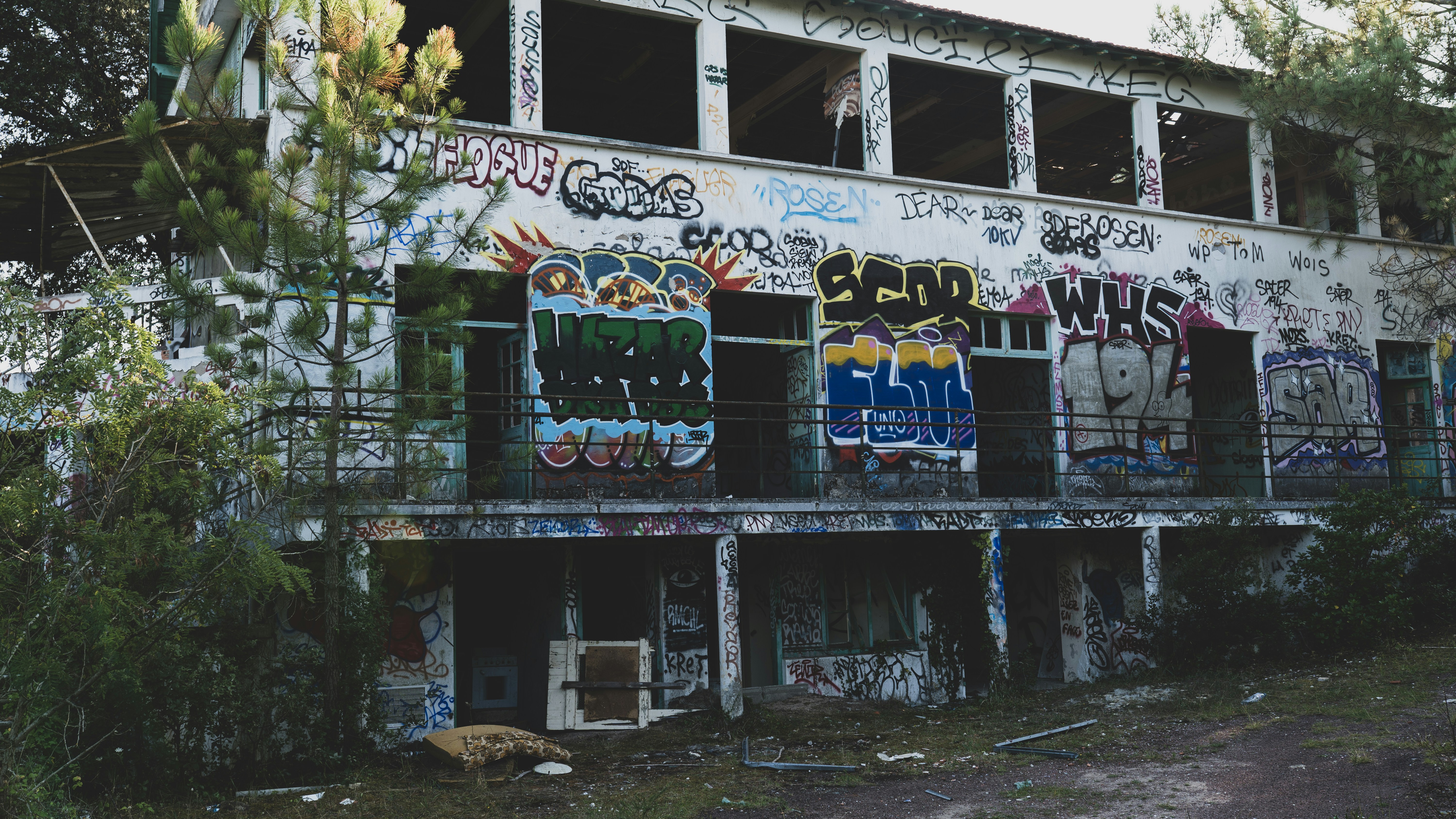 a run down building with graffiti all over it, 
