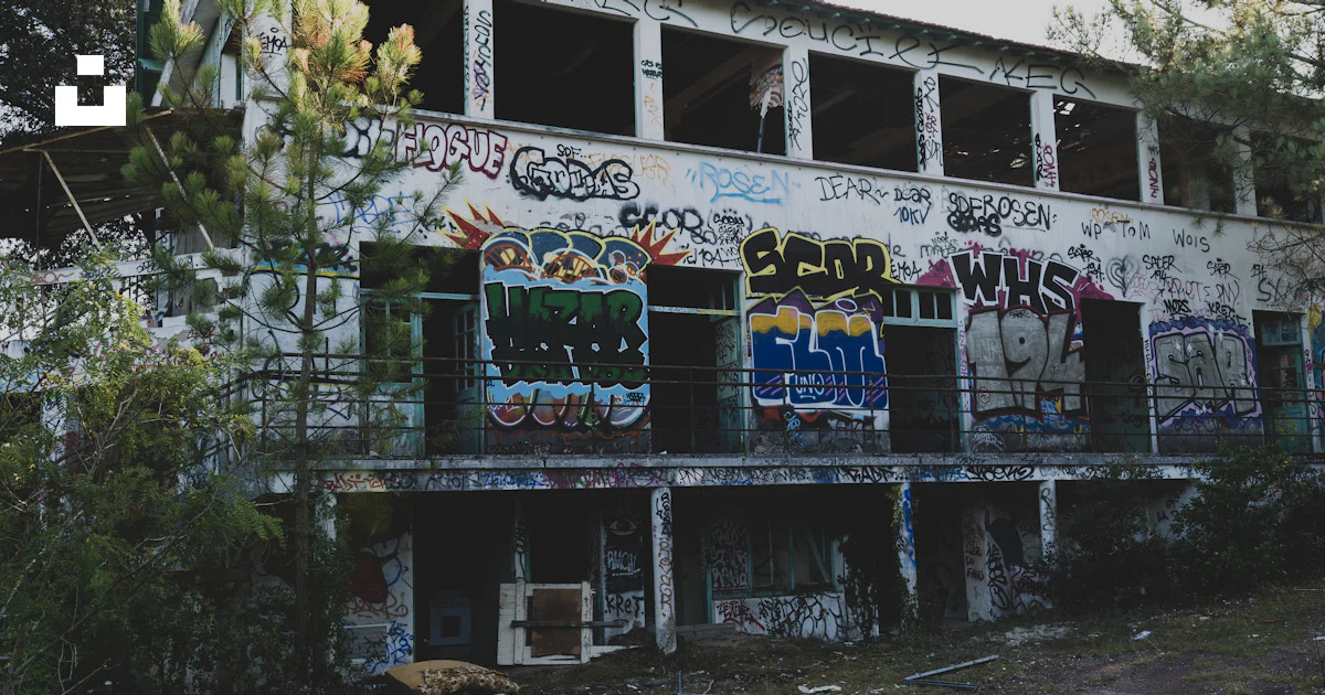 Graffiti Rundown A run down building with graffiti all over it photo – Free Urbex Image ...