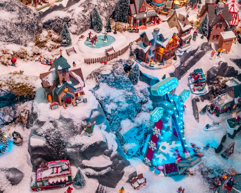 Ein Modell einer Stadt wird im Schnee gezeigt