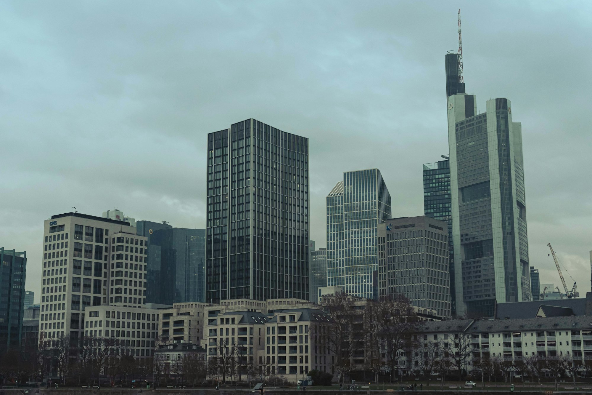 Frankfurt begins evacuation ahead of WW