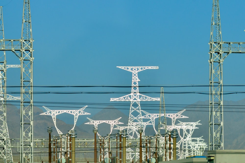 a bunch of power lines that are next to each other