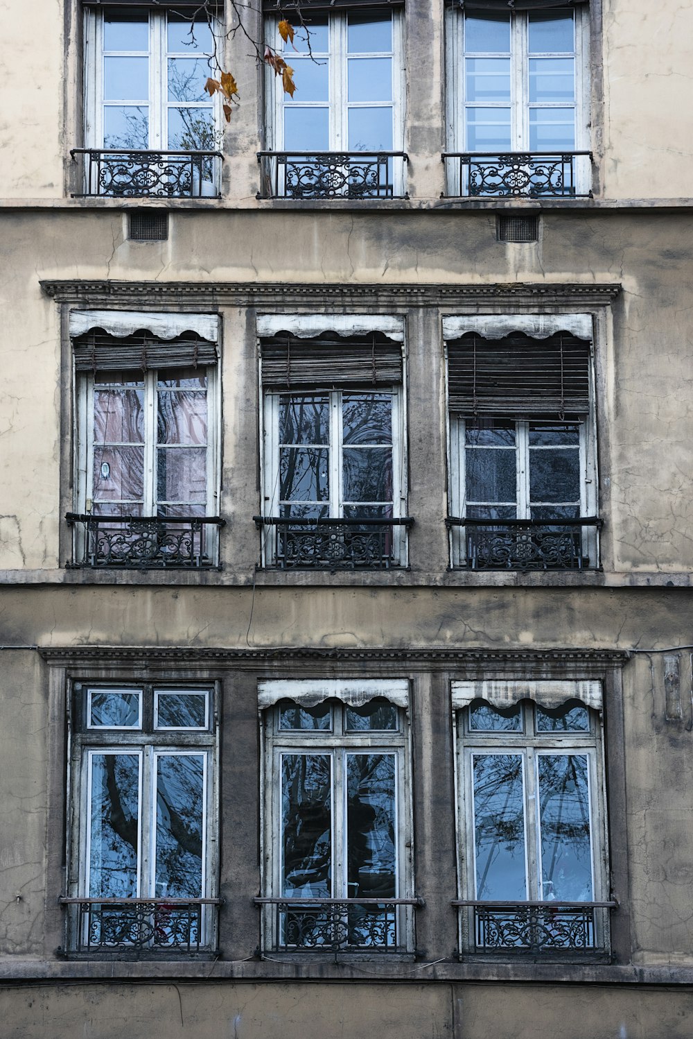 a tall building with many windows and balconies