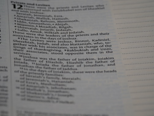 Juan Ruiz giving a precise lineup, highlighting his attention to detail.