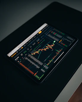 A computer screen displaying a forex trading chart alongside a video tutorial interface.