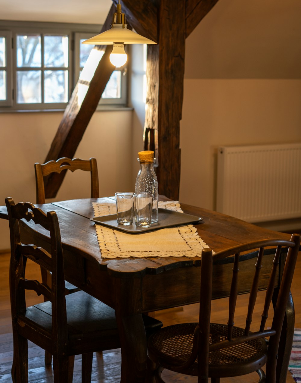 una mesa de comedor