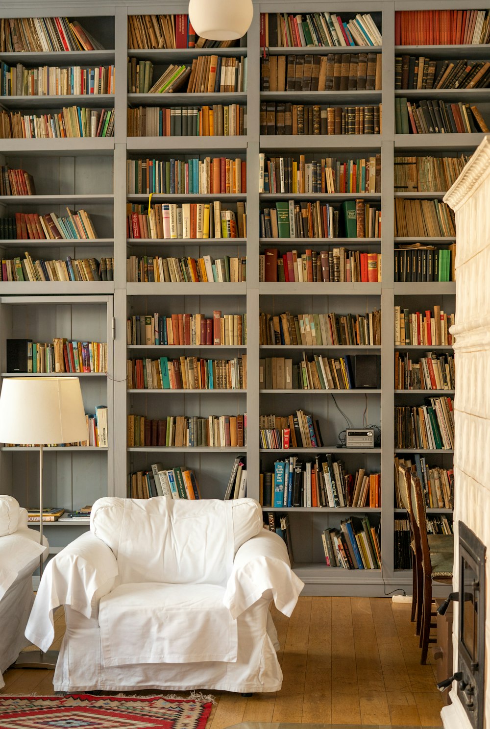 a room with a book shelf filled with books