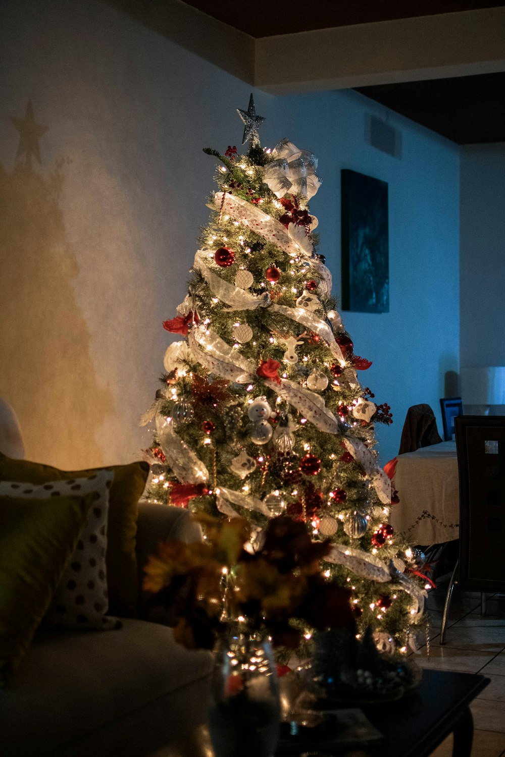 a decorated christmas tree in a living room