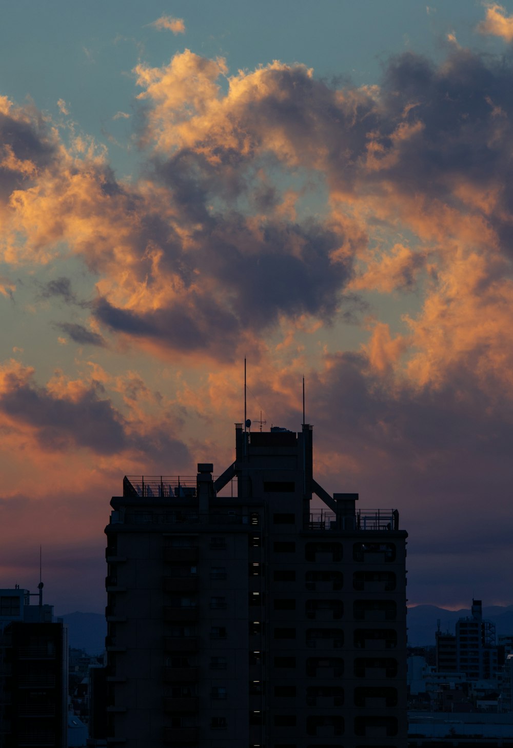 a very tall building under a cloudy sky