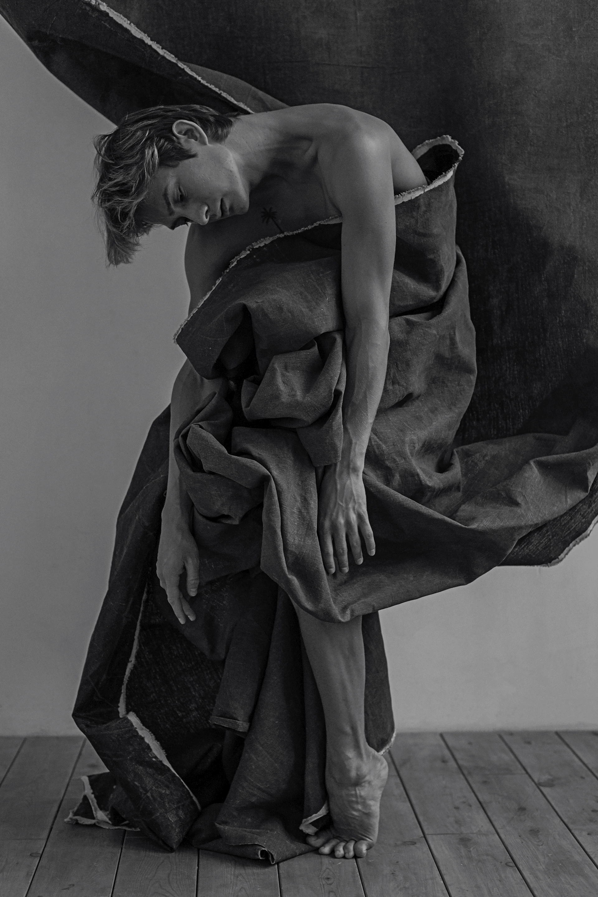 black and white bed linen