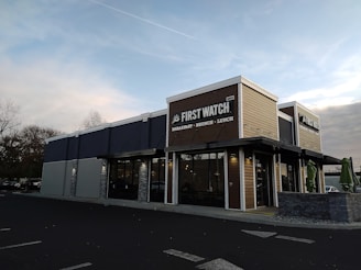 a building that has a lot of windows on it