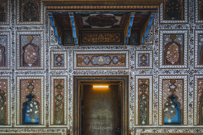 A detailed view of intricate Mughal-era floral patterns on palace walls.