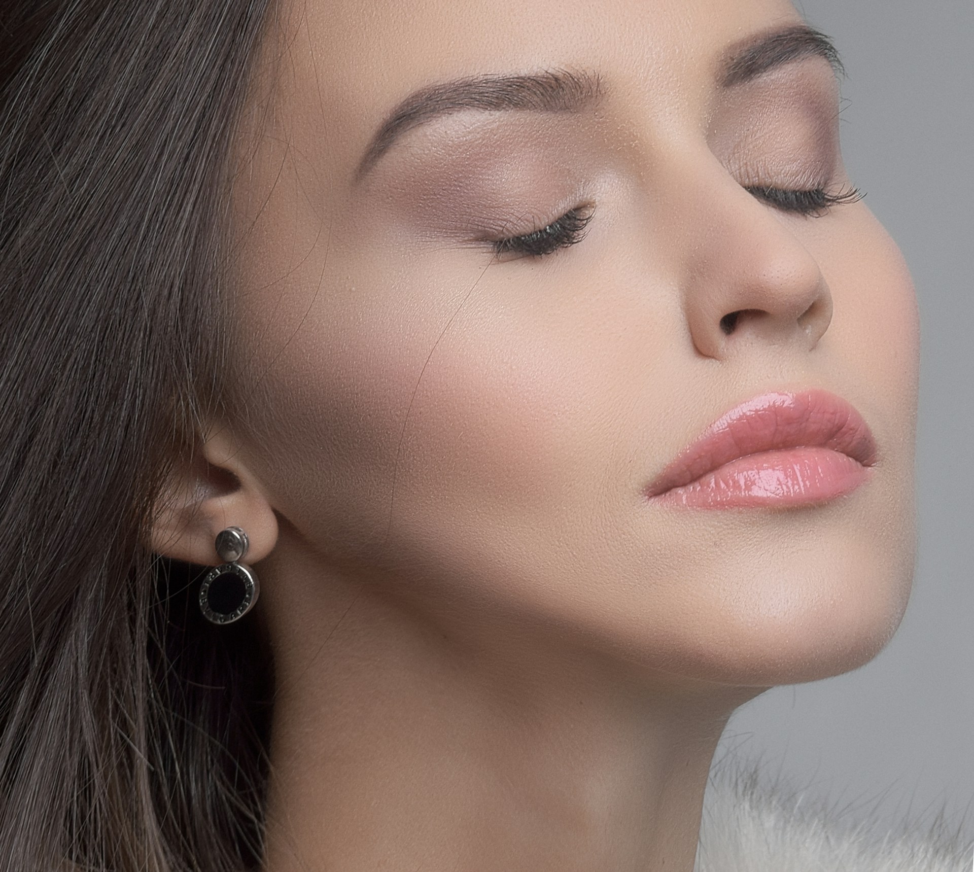 black and white bed linen