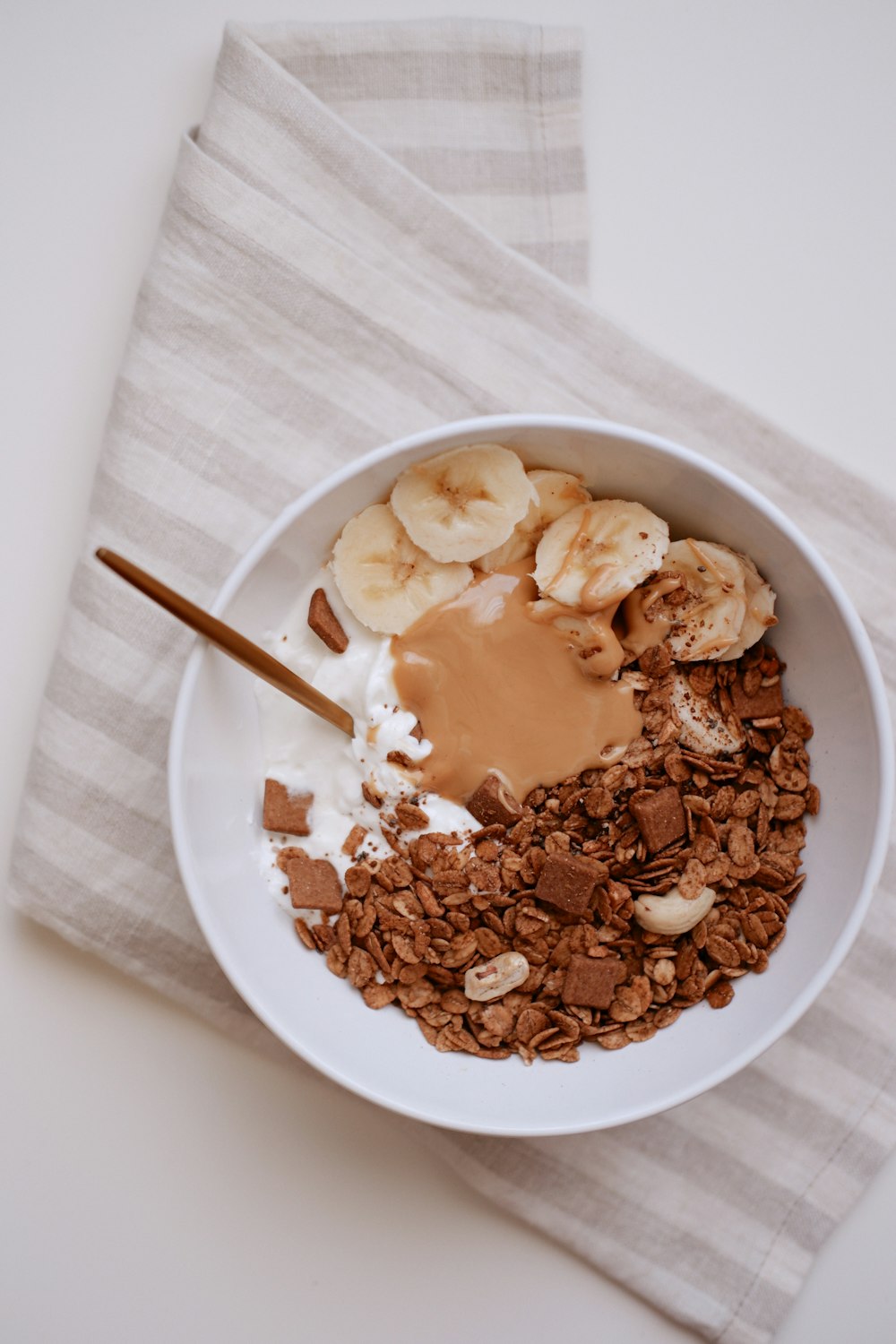 a bowl of cereal with chocolate and bananas