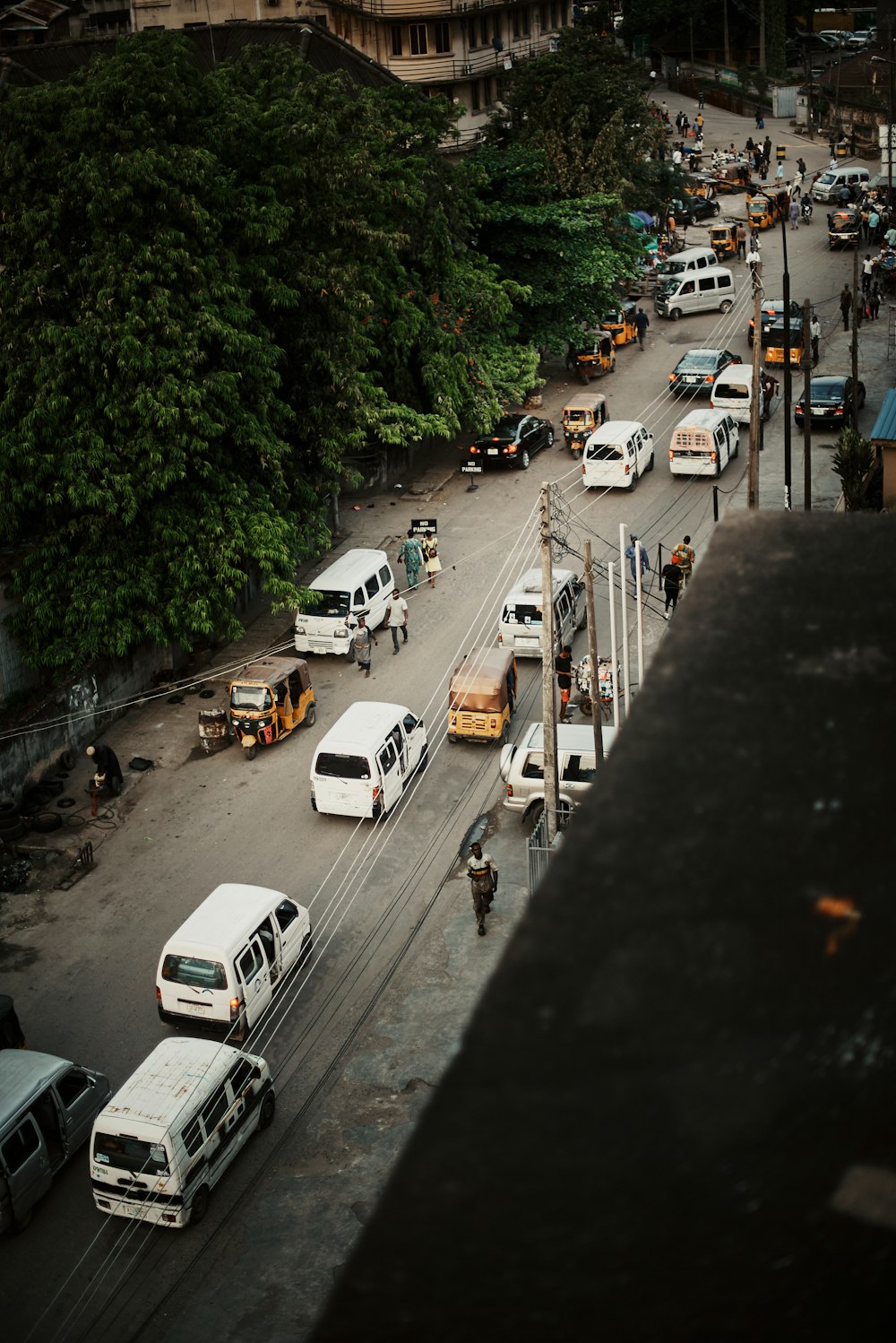 a city street filled with lots of traffic