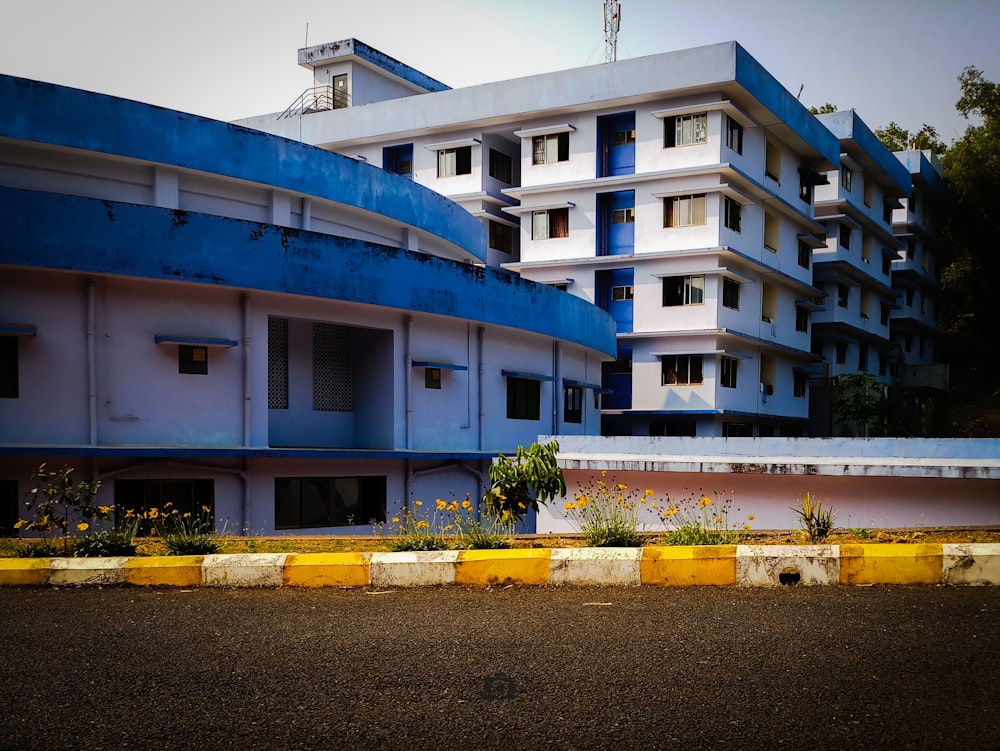 a blue and white building sitting next to a road