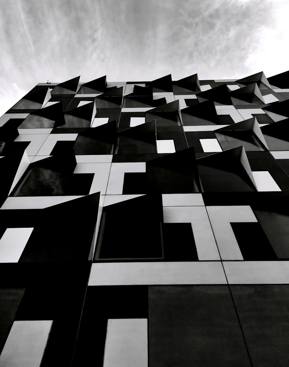 a black and white photo of a building