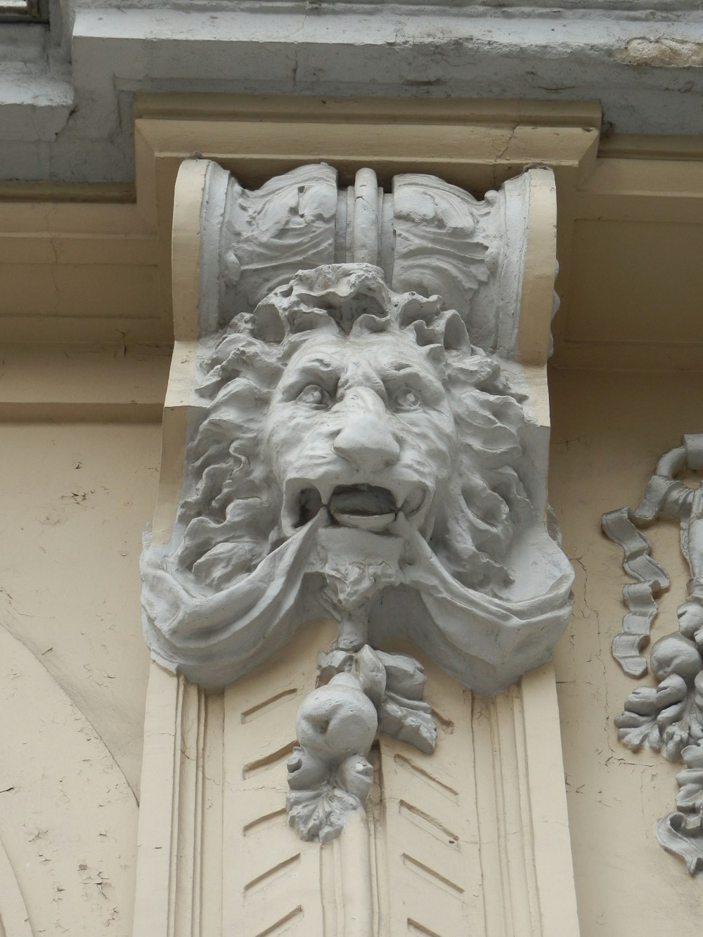 a lion head on the side of a building