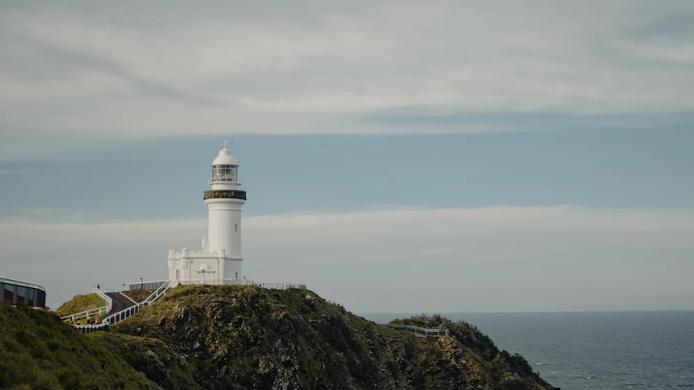 Farol de Cape Byron sobre o penhasco