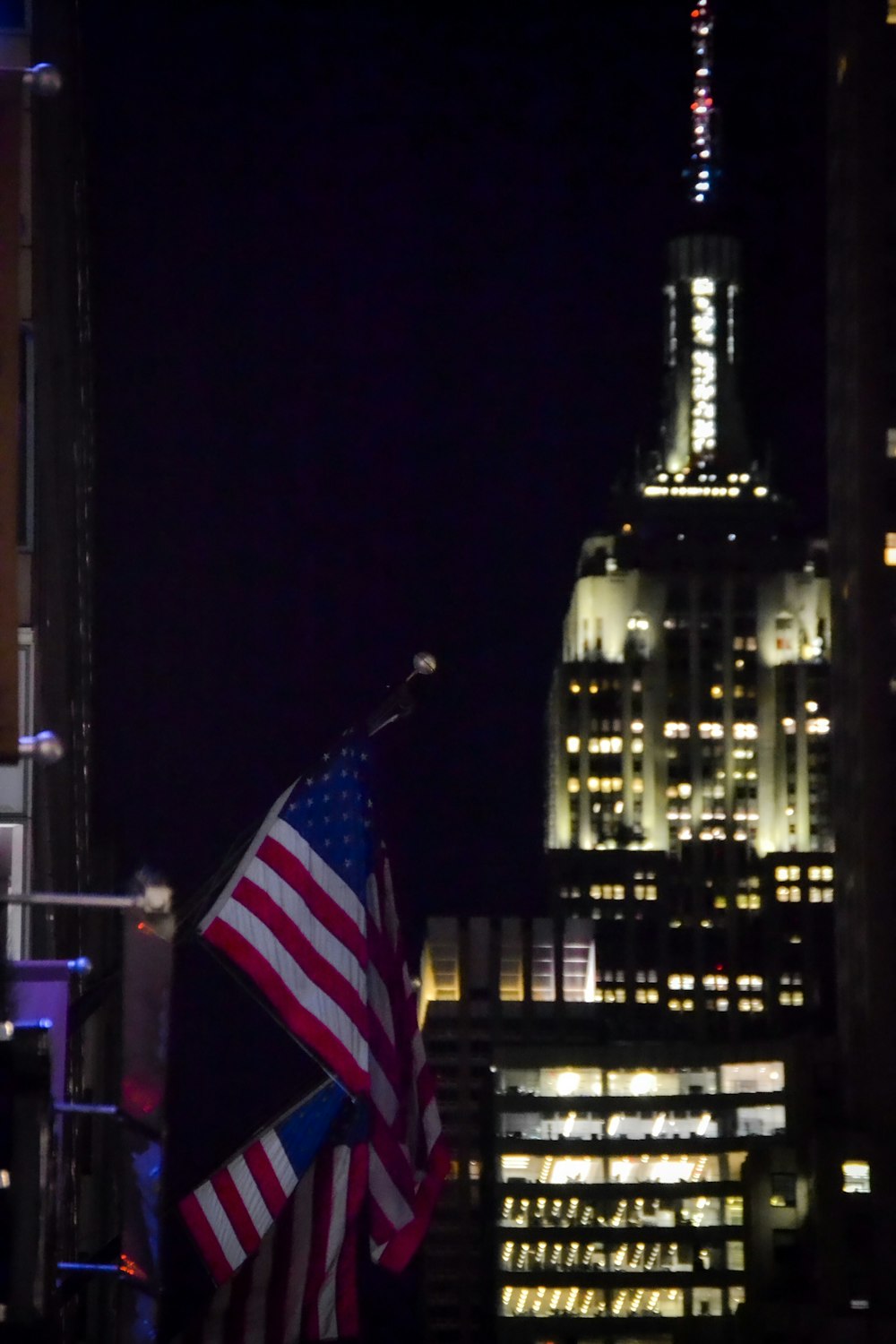 a view of the empire building at night