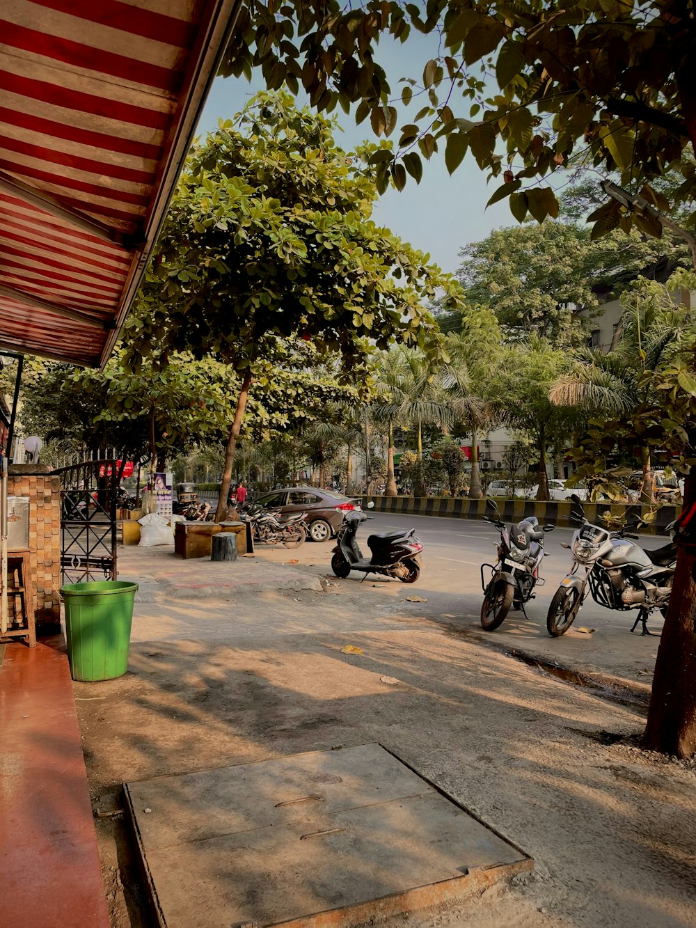 a group of motorcycles parked next to each other