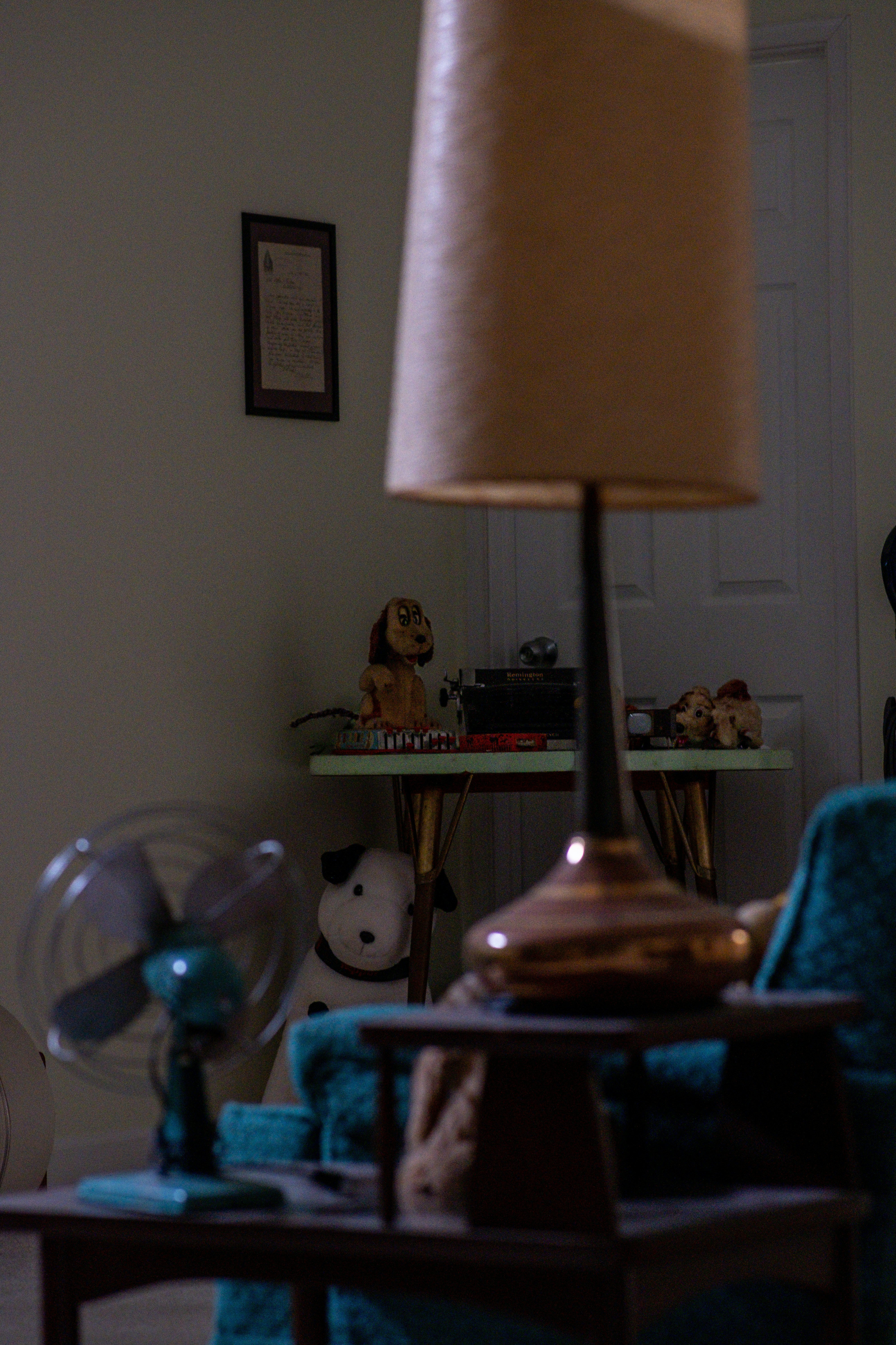 a living room filled with furniture and a lamp