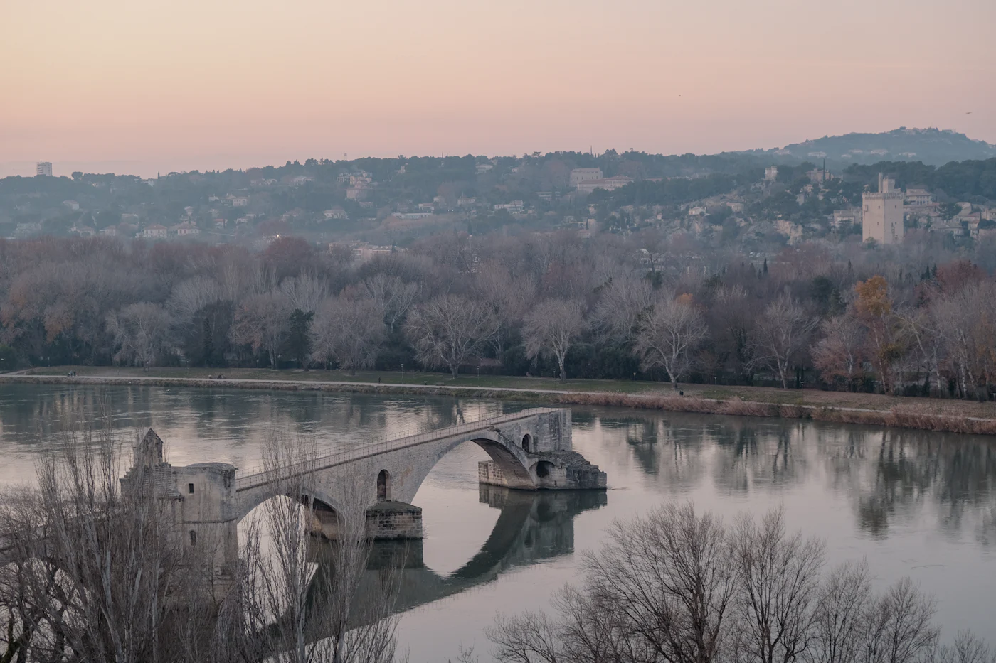 Мост Сен-Бенезе — Pont d’Avignon — на Роне зимой