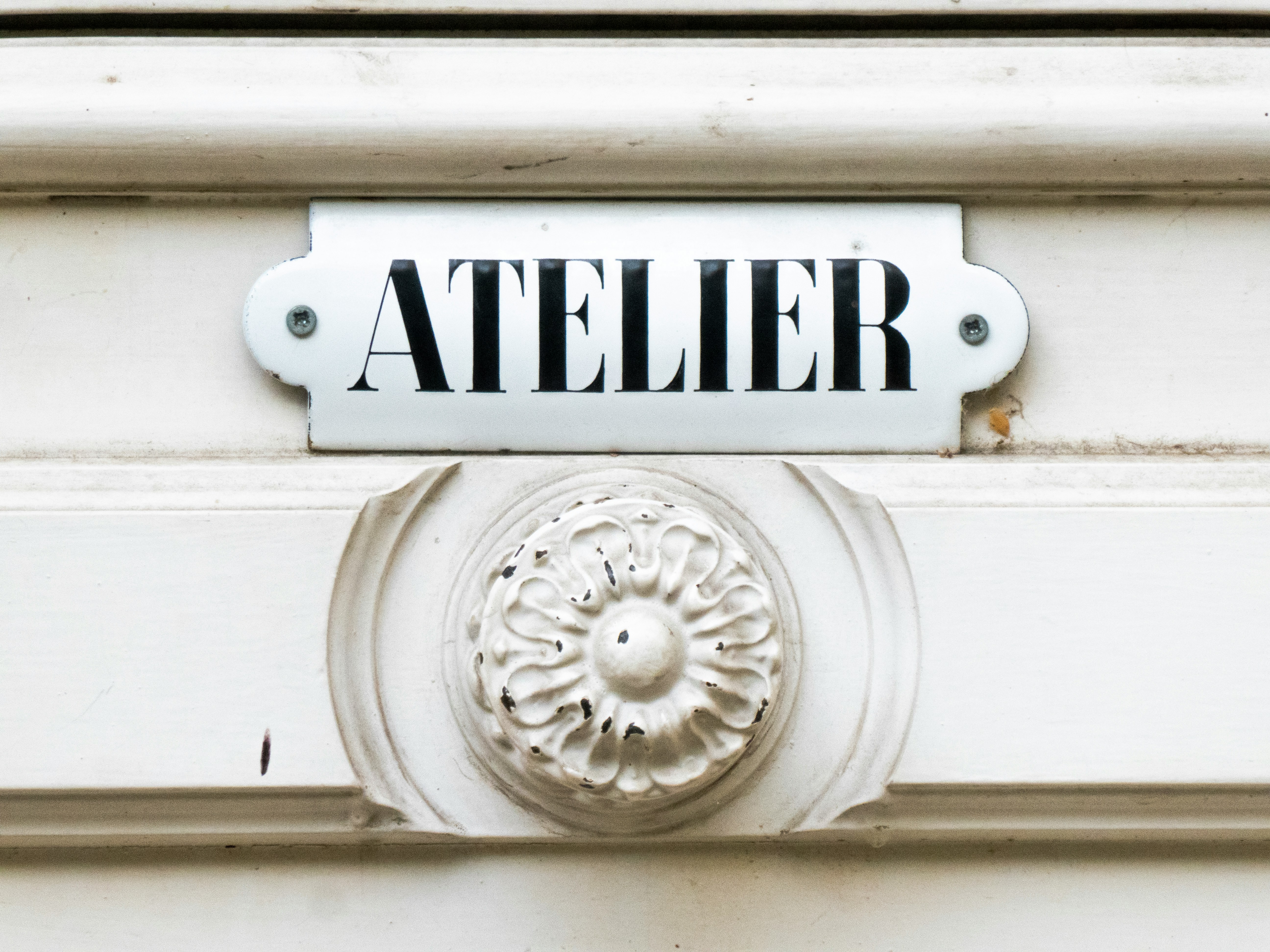 L'œil du connaisseur : décrypter les signes invisibles d'une pièce de haute couture authentique