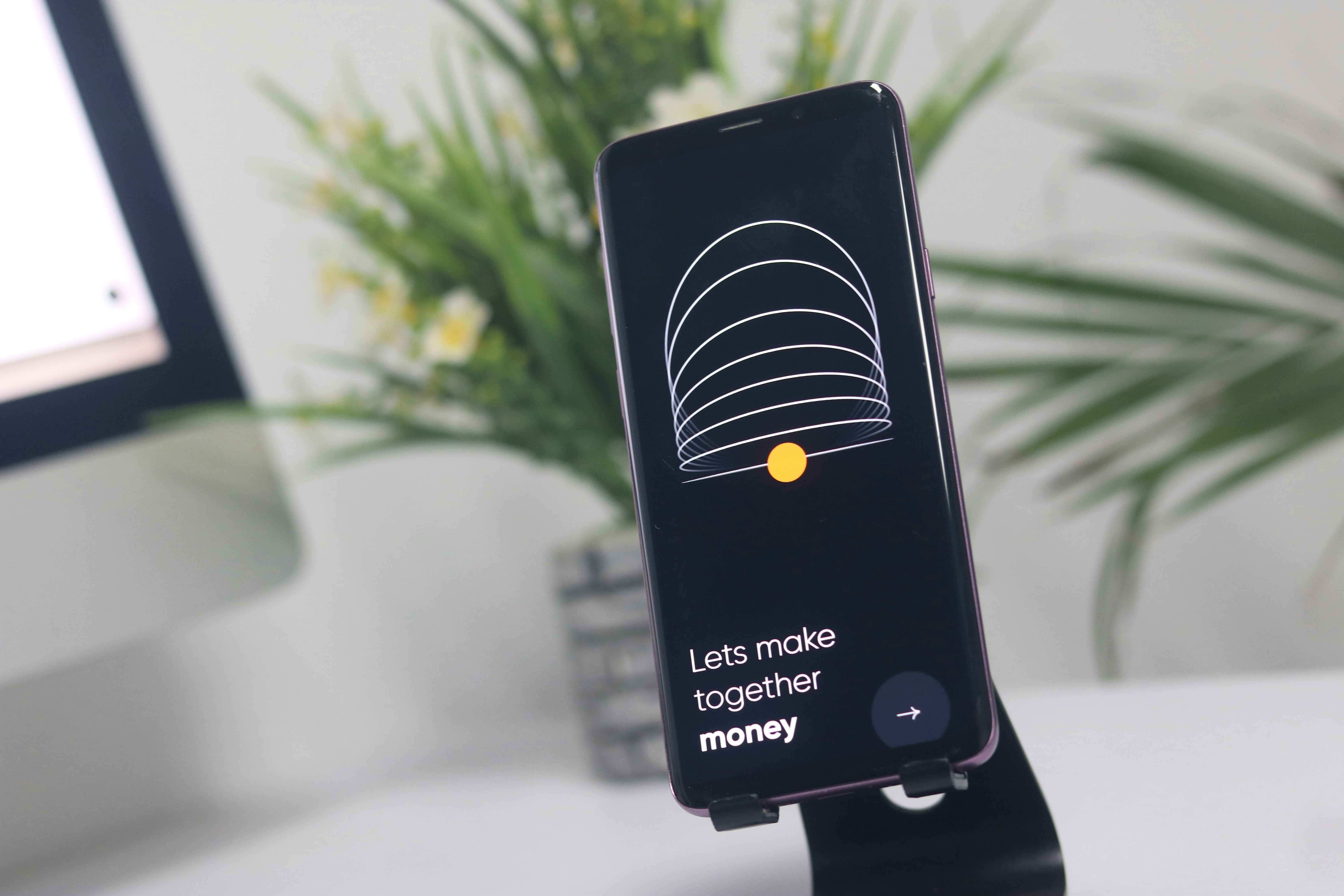 a cell phone that is sitting on a stand