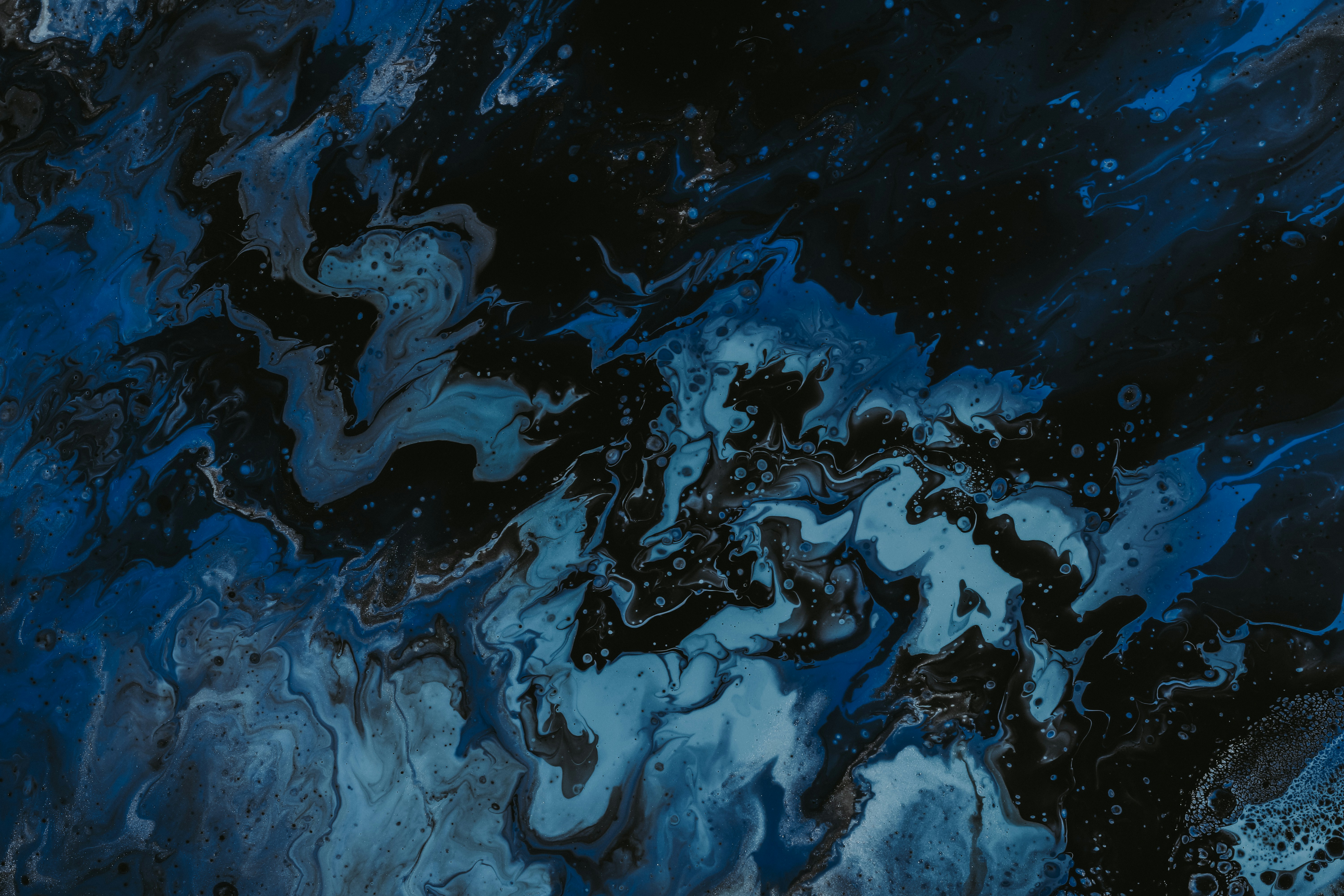 Conjunto monocromático en tonos tierra