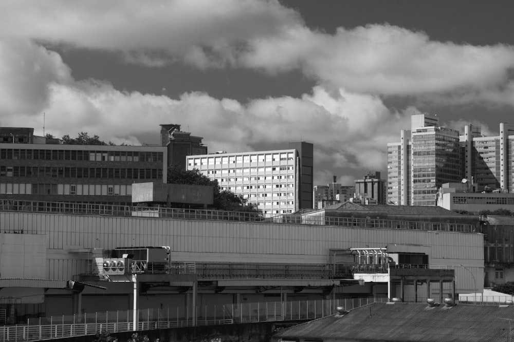 a black and white photo of a city skyline