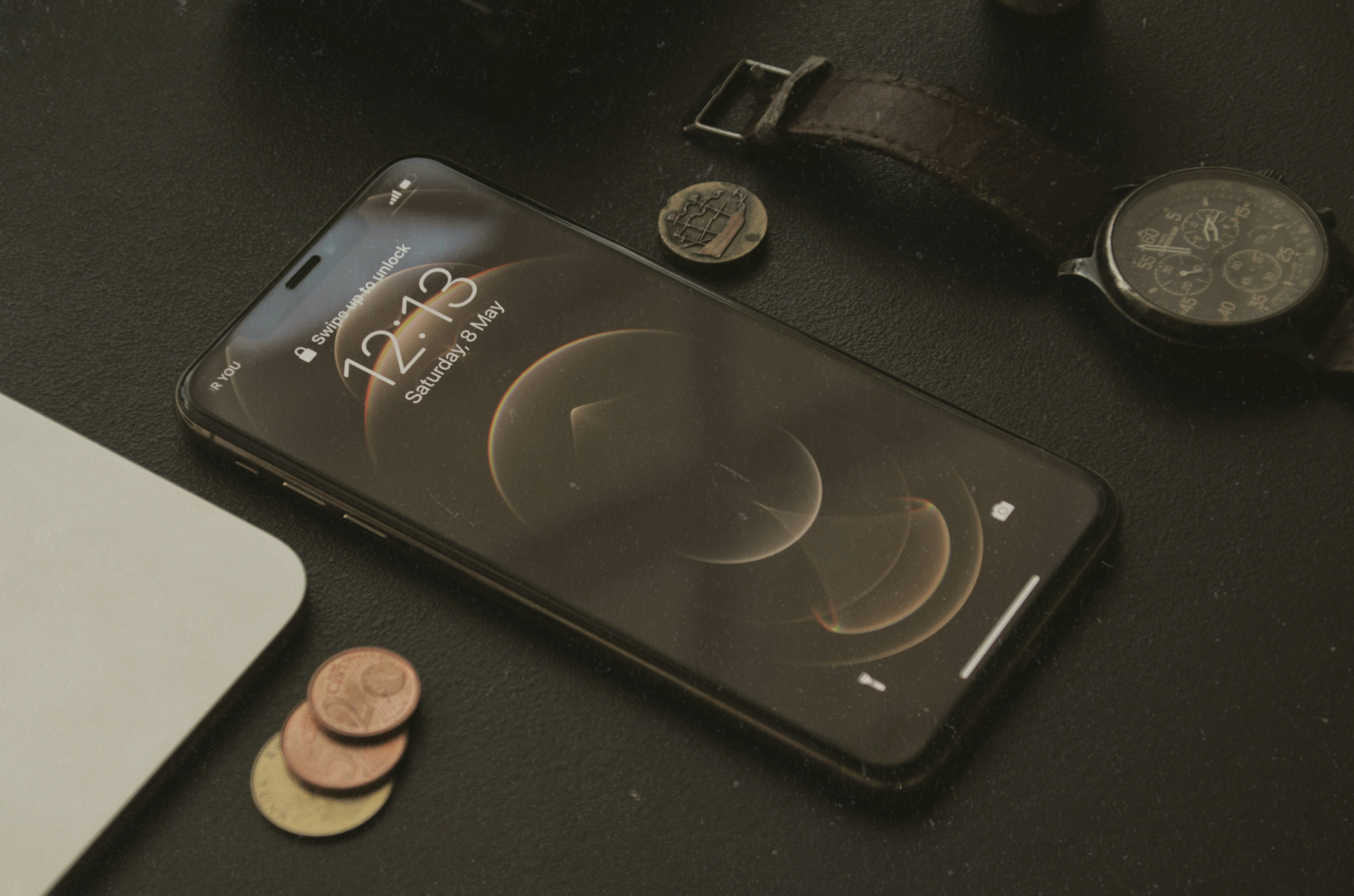 photo-1640720930833-e6c12967a15d?ixid=M3wxMjA3fDB8MXxzZWFyY2h8MTF8fHRyZW5keSUyMGJhcmlzdGElMjBwaG9uZSUyMGNhc2VzfGVufDB8fHx8MTc2NDk2NTYxMHww\u0026ixlib=rb-4.1.0