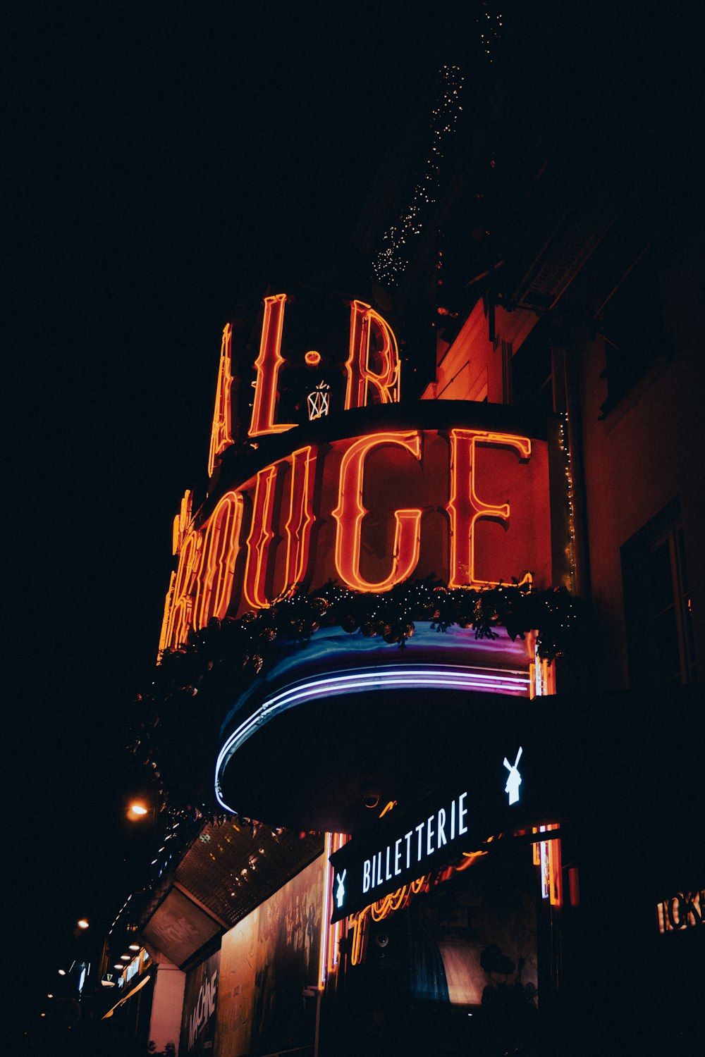 a neon sign that reads air and dodge