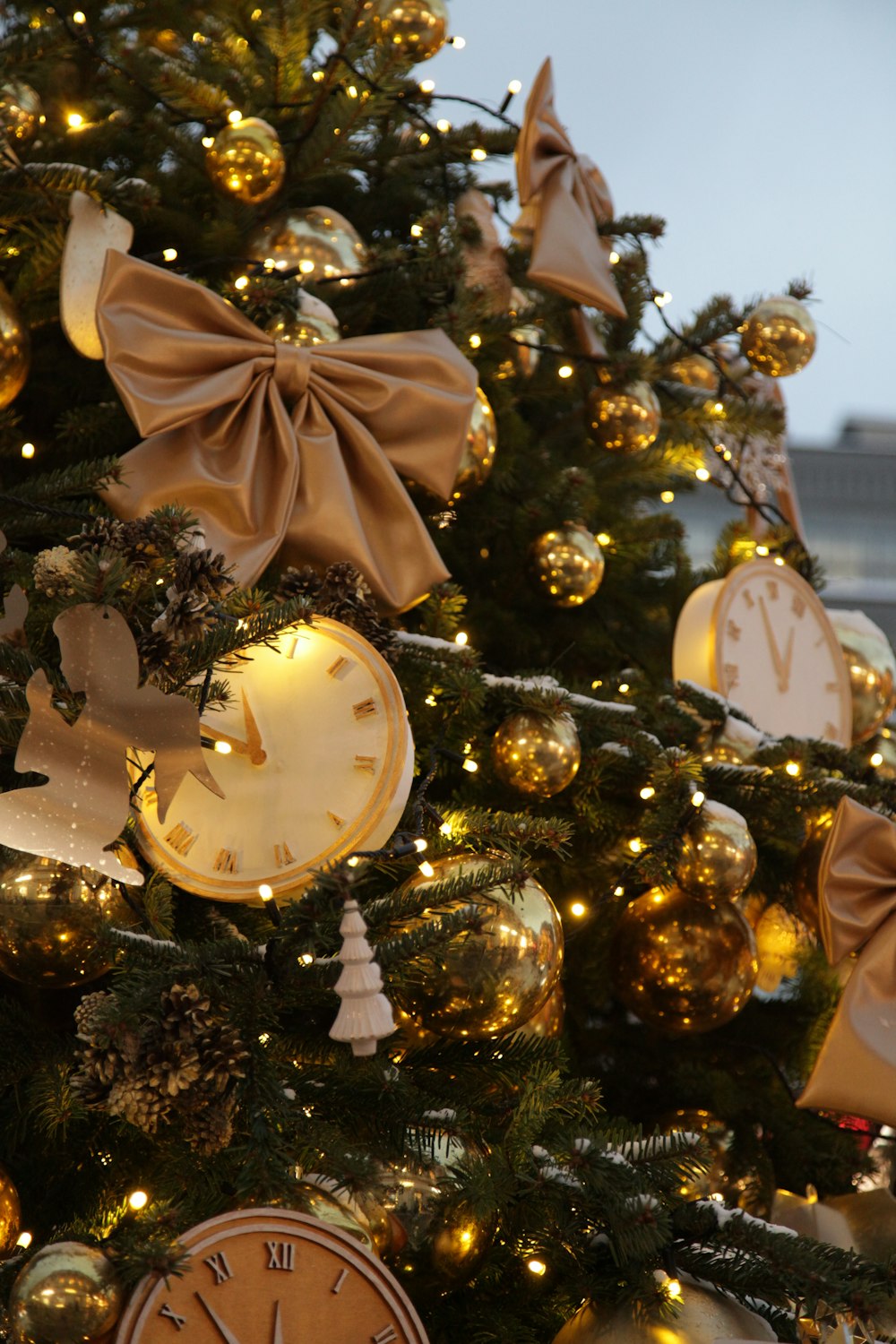 a christmas tree decorated with gold and white ornaments