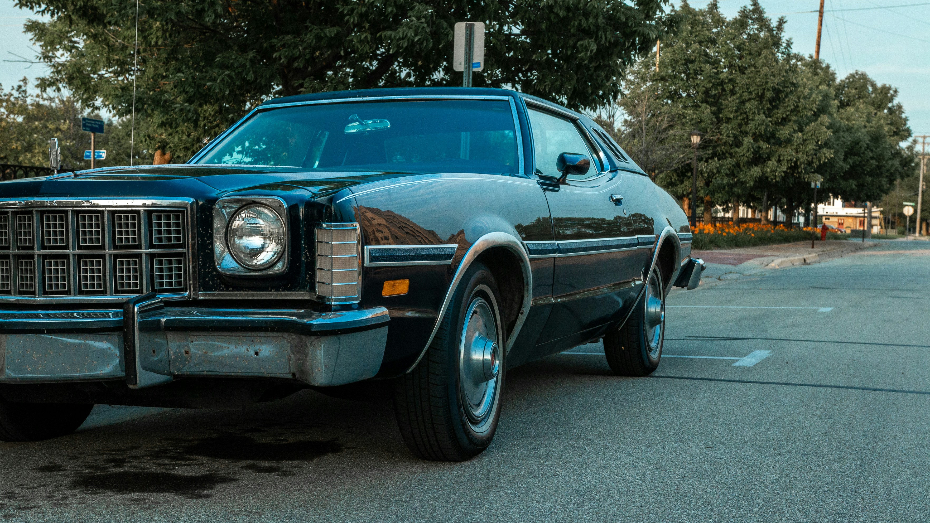Choose from a curated selection of car photos. Always free on Unsplash.