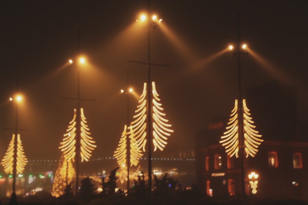 a bunch of lights that are on a pole