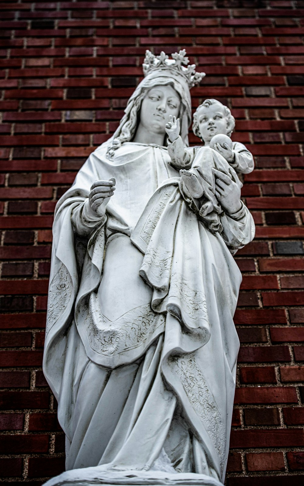 a statue of the virgin mary holding a child