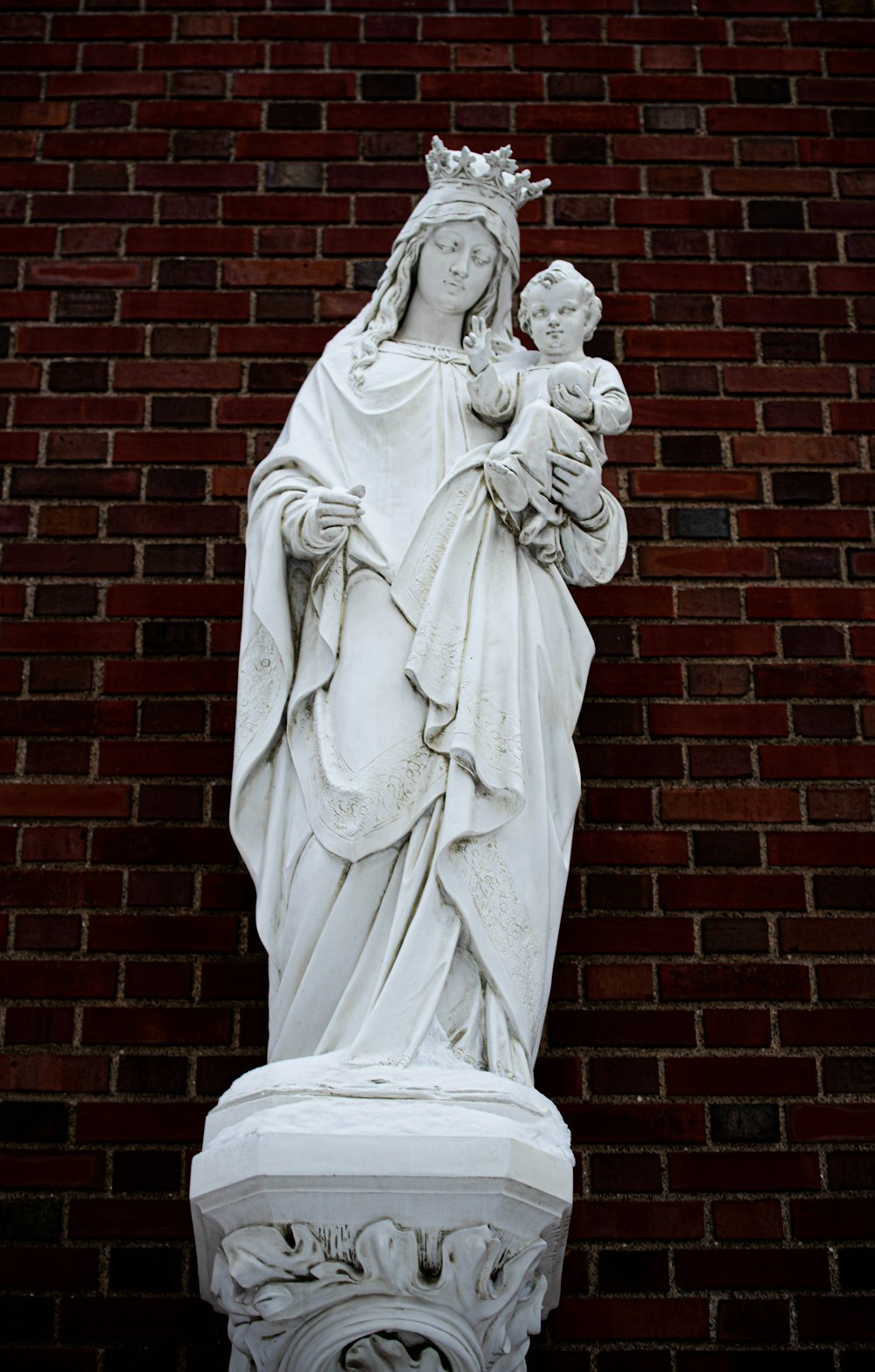 a statue of the virgin mary holding a child