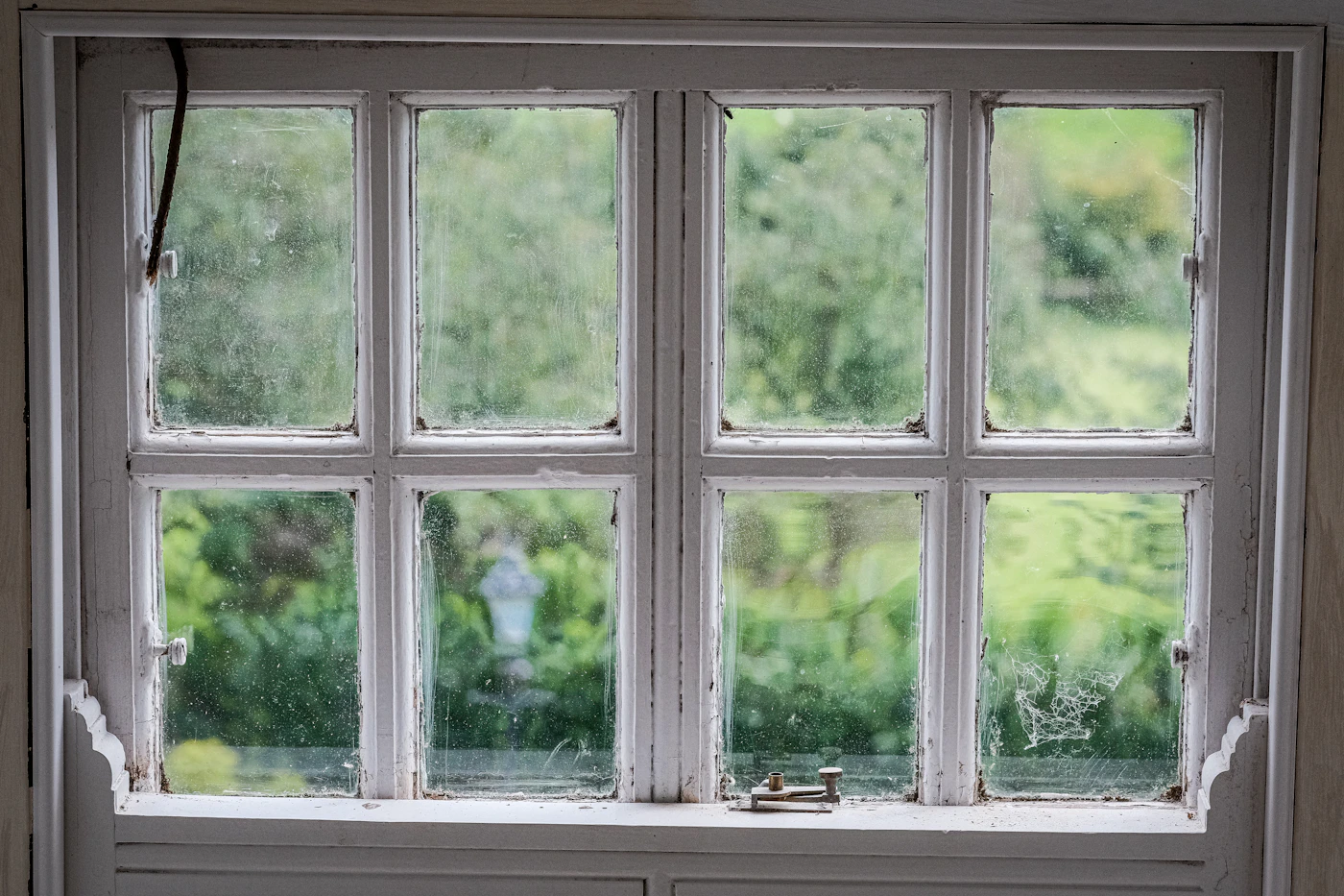 Impact-resistant hurricane windows on a Florida home