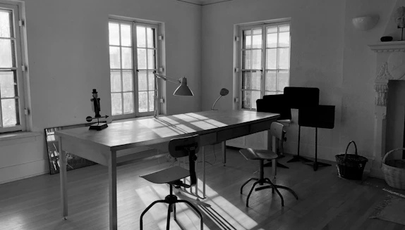 a black and white photo of a living room