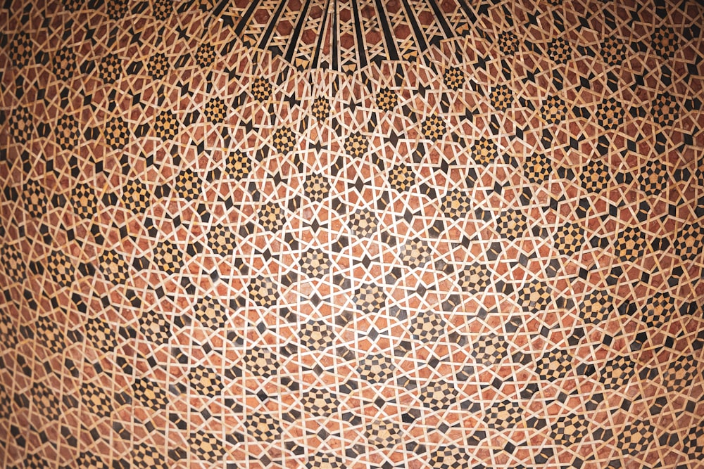 um close up de uma parede com um padrão sobre ele