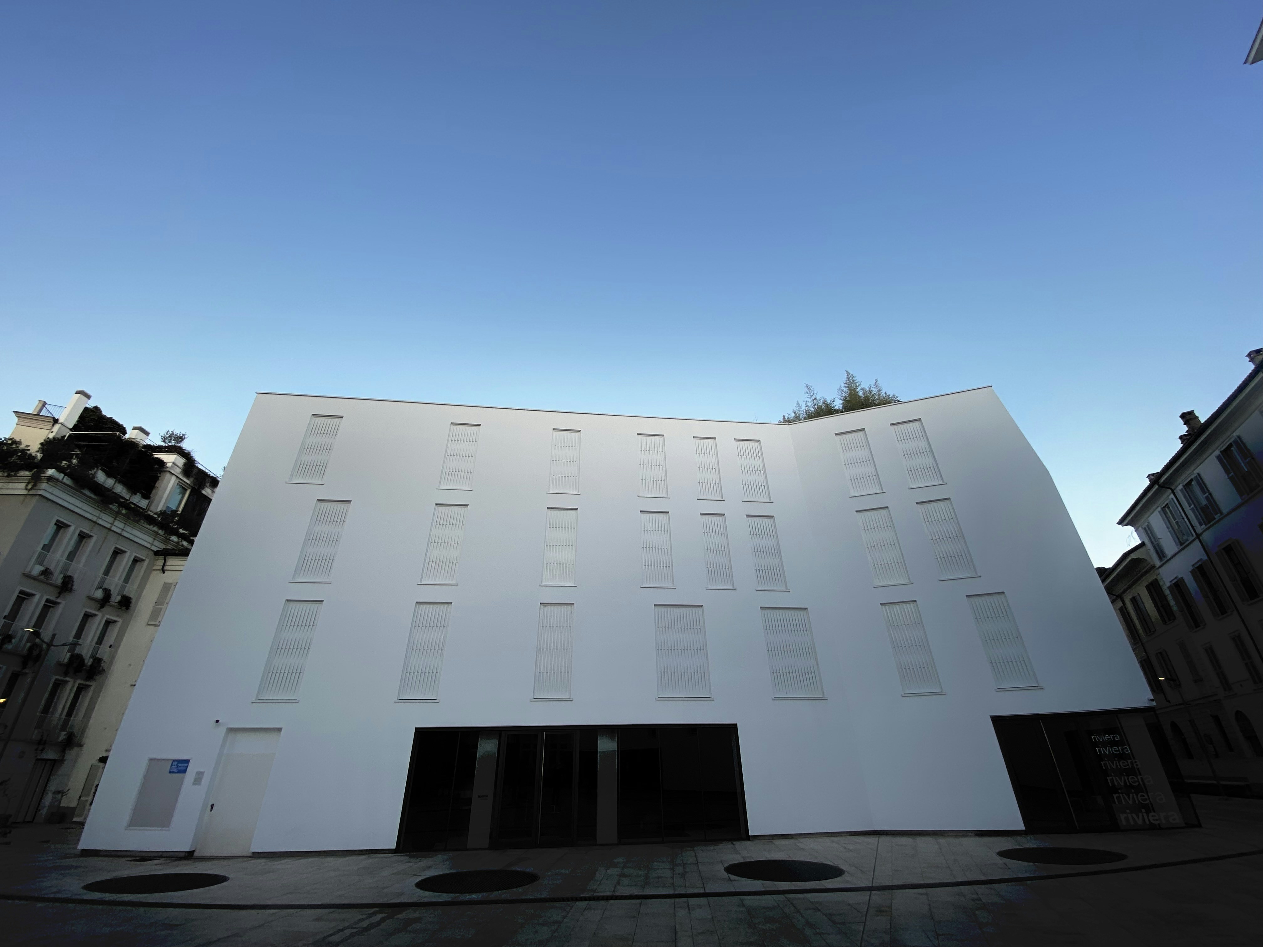 a large white building sitting next to a tall building