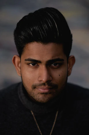 Portrait showing a modern taper haircut paired with a perfectly groomed beard, highlighting urban style.