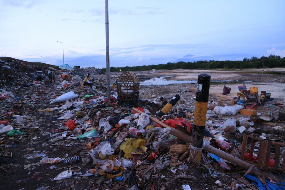 Masyarakat Kota Tangerang dilarang membuang hingga menumpuk sampah