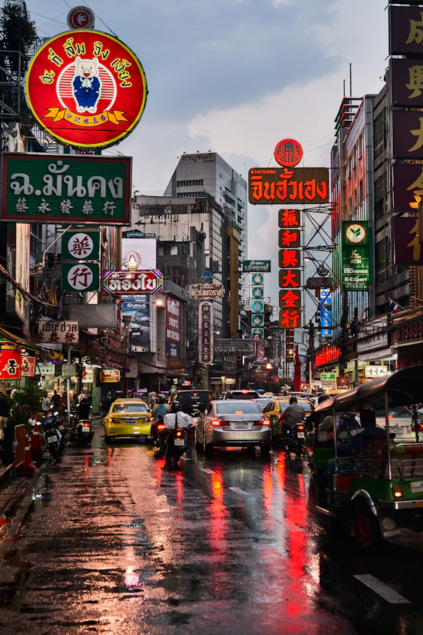 a city street filled with lots of traffic